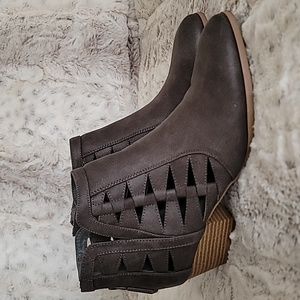 Qupid grey ankle boots